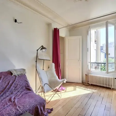 Relaxing In Montparnasse