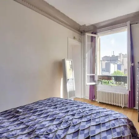 Relaxing In Montparnasse * Paris